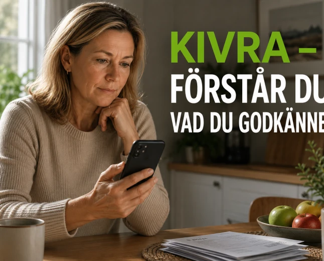 Kvinna sitter vid köksbordet med mobilen och funderar över Kivras villkor och vad användaren godkänner.
